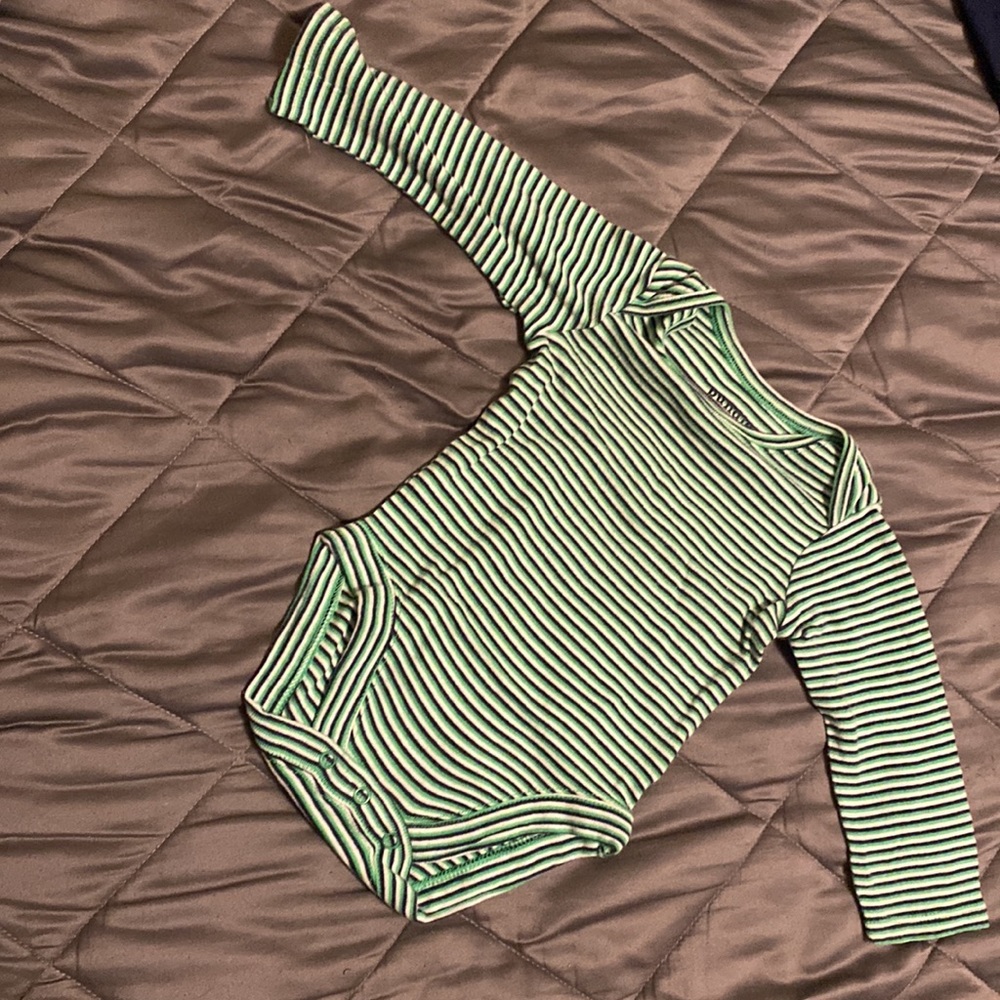 (2) Long sleeves bodysuits | size 3-6 months - Picture 3 of 3